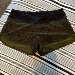 Lululemon Speed Shorts 2.5” olive green lace print